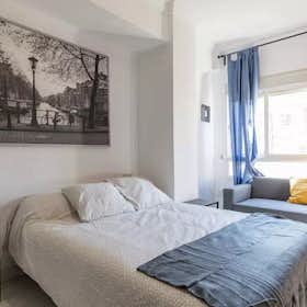 Private room for rent for €400 per month in Valencia, Carrer del Doctor Vicent Zaragoza