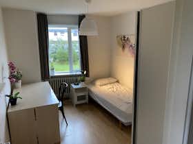 Private room for rent for ISK 142,246 per month in Reykjavík, Hjarðarhagi