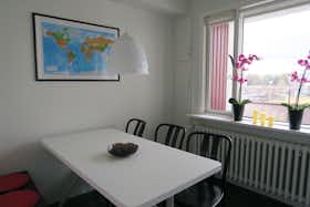 Shared room for rent for ISK 96,846 per month in Reykjavík, Hjarðarhagi