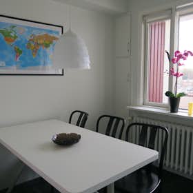 Общая комната сдается в аренду за 97 633 ISK в месяц в Reykjavík, Hjarðarhagi