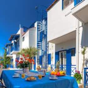 Appartement te huur voor € 1.300 per maand in Agios Dimitrios, Agios Dimitrios