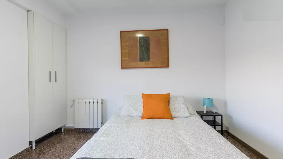 Private room in Calle del Ingeniero Joaquín Benlloch, Valencia (980557) ROOM
