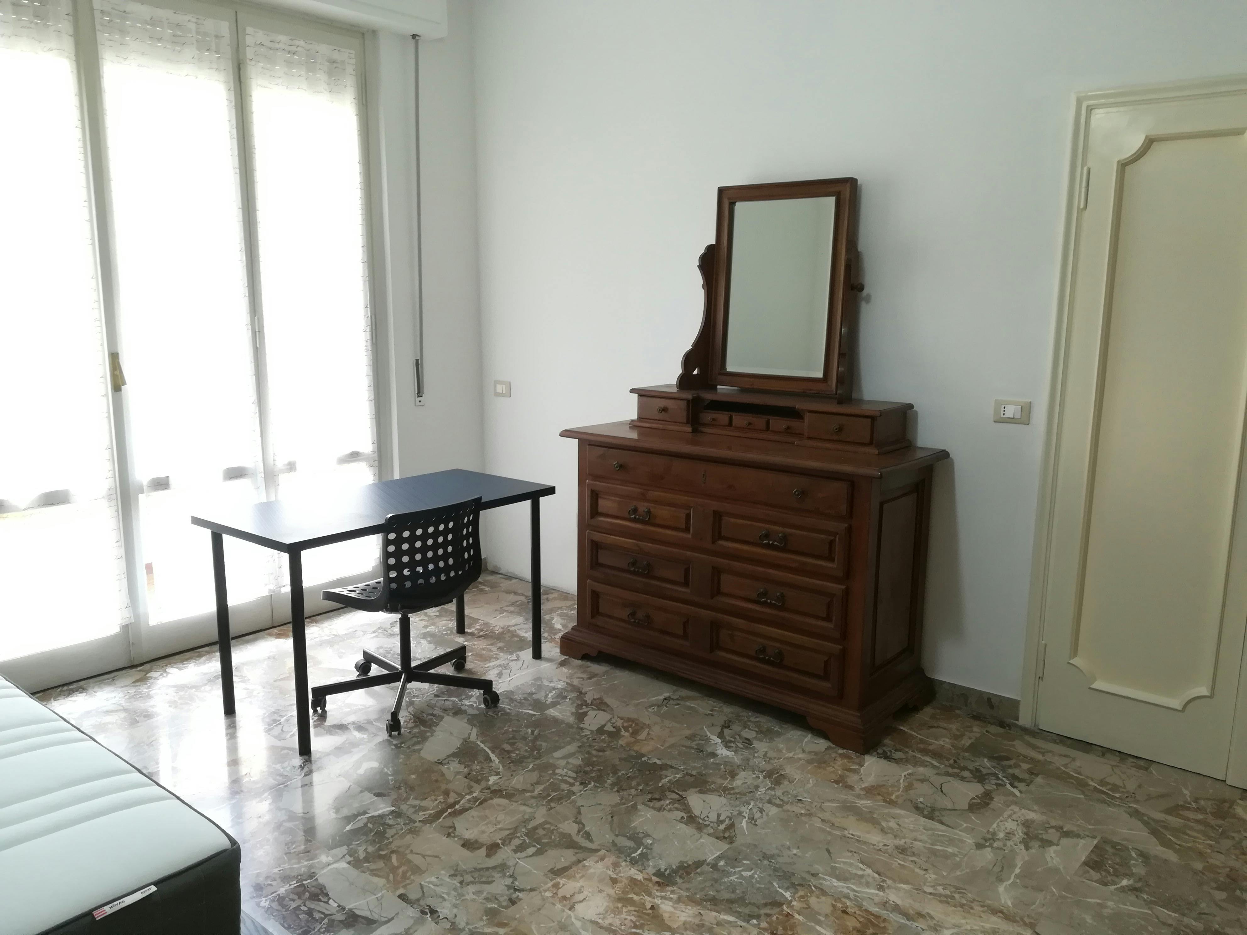 Private room for rent for €400 per month in Florence, Via Caduti di Cefalonia