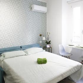 单间公寓 正在以 €1,200 的月租出租，其位于 Milan, Viale Bligny