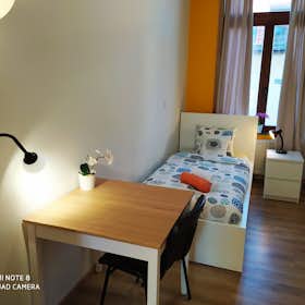 Private room for rent for €690 per month in Saint-Josse-ten-Noode, Rue des Deux Tours