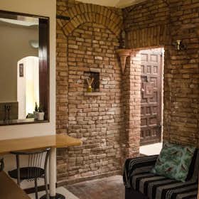 Studio for rent for €1,450 per month in Bologna, Via Guglielmo Oberdan