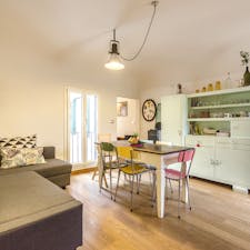 Apartment for rent for €2,200 per month in Bologna, Via delle Belle Arti