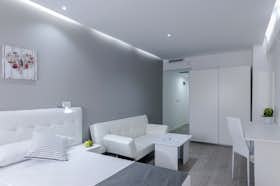 Studio for rent for €750 per month in Madrid, Calle de Almagro