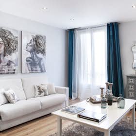 Apartment for rent for €3,100 per month in Barcelona, Rambla de Catalunya