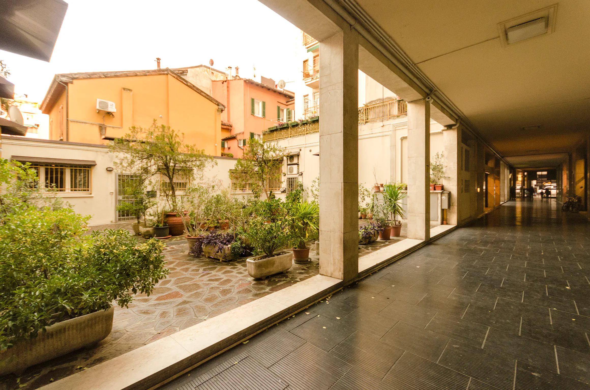 1-Bedroom Apartment in Via San Felice, Bologna (983977) ROOM 2