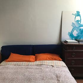 Private room for rent for €550 per month in Parma, Strada Aurelio Saffi