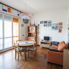 Apartment for rent for €1,550 per month in Bologna, Via Don Giovanni Minzoni