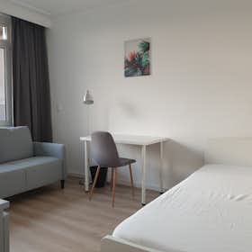 Private room for rent for €695 per month in Rotterdam, Dorpsweg