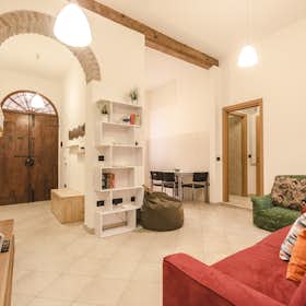 Apartment for rent for €2,400 per month in Bologna, Via Schiavonia