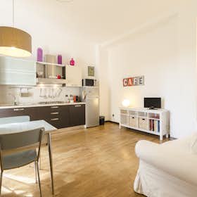 Apartment for rent for €1,700 per month in Bologna, Via dell'Indipendenza