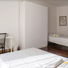 Gedeelde kamer te huur voor € 425 per maand in Milan, Via Francesco dall'Ongaro