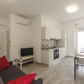 Apartment for rent for €1,800 per month in Bologna, Via Irnerio