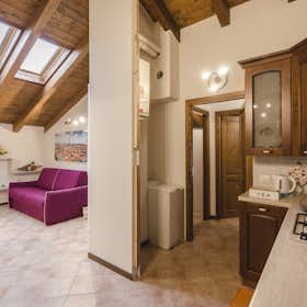 Apartment for rent for €1,350 per month in Quarto Inferiore, Via Badini