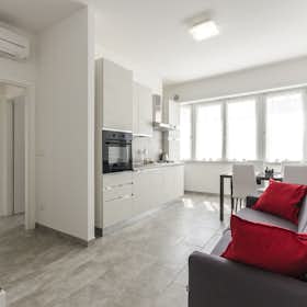 Apartment for rent for €1,800 per month in Bologna, Via Irnerio