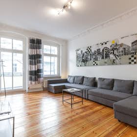 Apartment for rent for €1,450 per month in Berlin, Hobrechtstraße