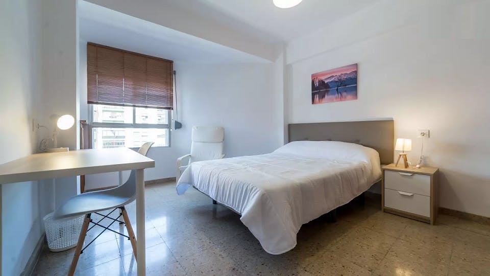 Private room for rent for €300 per month in Valencia, Avenida de Ausiàs March