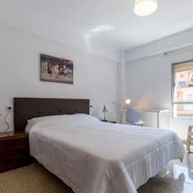 Private room for rent for €325 per month in Valencia, Avenida de Ausiàs March
