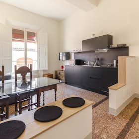 Apartment for rent for €1,800 per month in Bologna, Via Goito