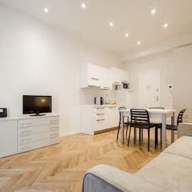 Studio for rent for €1,500 per month in Bologna, Via Calzolerie