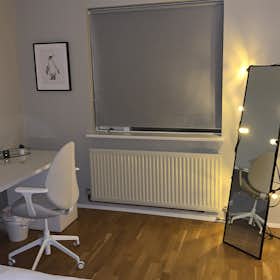 Private room for rent for ISK 116,925 per month in Reykjavík, Stóragerði
