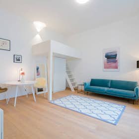 Apartment for rent for €3,240 per month in Vienna, Messenhausergasse