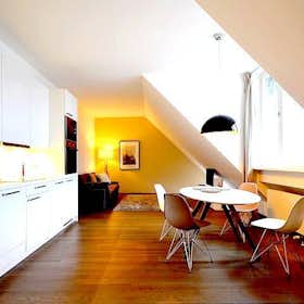 Apartment for rent for €3,240 per month in Vienna, Strohgasse