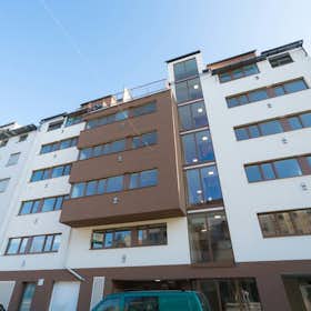 Apartment for rent for €2,570 per month in Vienna, Wagramer Straße