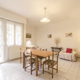 Apartment for rent for €2,000 per month in Bologna, Via Augusto Romagnoli