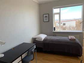 Private room for rent for ISK 103,555 per month in Reykjavík, Stóragerði