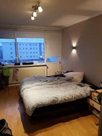 Private room for rent for ISK 116,245 per month in Reykjavík, Stóragerði