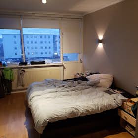 Private room for rent for ISK 117,087 per month in Reykjavík, Stóragerði