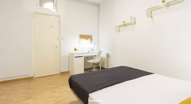 Private room in Plaza de Tirso de Molina, Madrid (989202) room image 4