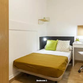 Private room for rent for €655 per month in Madrid, Plaza de Tirso de Molina