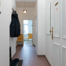 Apartment for rent for €3,300 per month in Vienna, Hebbelgasse