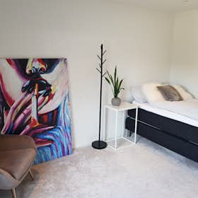 Private room for rent for €695 per month in Göteborg, Lövviksvägen
