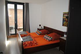Apartamento para alugar por € 2.200 por mês em Frankfurt am Main, Kurfürstenstraße