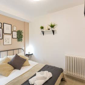 Apartament de închiriat pentru 800 EUR pe lună în Milan, Via Paolo Paruta