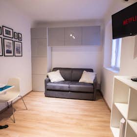 Studio for rent for 900 € per month in Milan, Via Clusone