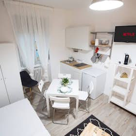 单间公寓 正在以 €800 的月租出租，其位于 Milan, Via Treviso