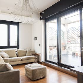 Apartment for rent for €3,135 per month in Milan, Via Gian Battista Brocchi
