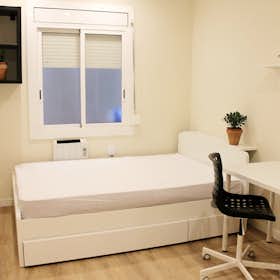 Private room for rent for €720 per month in Barcelona, Carrer de Villarroel