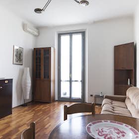 Apartment for rent for €2,062 per month in Milan, Via Giovanni Segantini