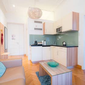Apartment for rent for €3,240 per month in Vienna, Auerspergstraße