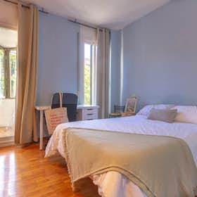 Private room for rent for €710 per month in Barcelona, Rambla del Brasil