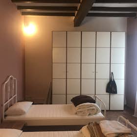Chambre privée à louer pour 750 €/mois à Parma, Strada Aurelio Saffi